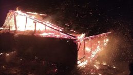 Sobadan &ccedil;ıkan yangın, evi k&uuml;le &ccedil;evirdi