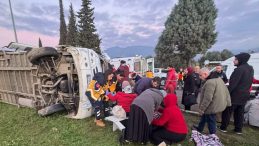 SON DAKİKA | Aydın'da İş&ccedil;i Servis Minib&uuml;s&uuml; Devrildi: &Ccedil;ok Sayıda Yaralı Var!