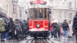SON DAKİKA HAVA DURUMU UYARISI! Meteoroloji ve AKOM'dan İstanbul i&ccedil;in kar alarmı! Saat verildi: Kar bir anda bastıracak