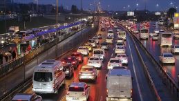 SON DAKİKA | İstanbul'da Trafik Kilitlendi! Harita Kırmızıya D&ouml;n&uuml;şt&uuml;: Yoğunluk Y&uuml;zde 90'a Yaklaştı