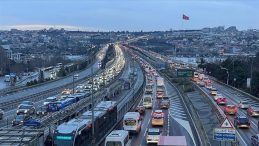 Son Dakika… İstanbul'da Trafik Kilitlendi! Yoğunluk Y&uuml;zde 87'ye Ulaştı