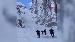 Son Dakika! Karayoluna &Ccedil;ığ D&uuml;şt&uuml;, Ekipler Hızla Sevk Edildi