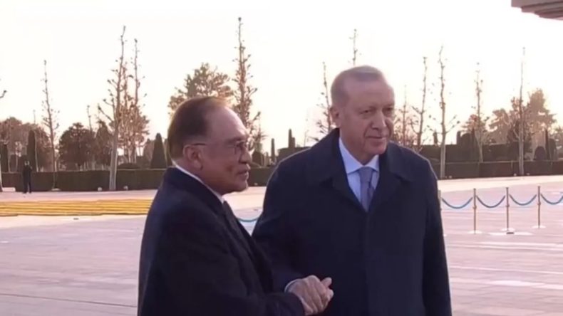 Son Dakika: Malezya Başbakanı Enver İbrahim Ankara'da, Başkan Erdoğan Tarafından Karşılandı!