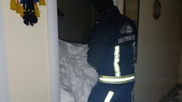 Son Dakika… Van'da İki Mahalleye &Ccedil;ığ D&uuml;şt&uuml;: 1 Kişi Kayıp, 22 Ev Boşaltıldı