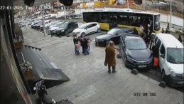 SON DAKİKA&hellip; İETT Otob&uuml;s&uuml;, İstanbul Esenler'de İki Park Halindeki Ara&ccedil;la &Ccedil;arpıştı: O Anlar Kameralara Yansıdı!