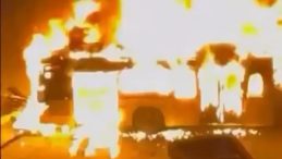 SON DAKİKA&hellip; İstanbul Avcılar'da korku dolu anlar: İETT otob&uuml;s&uuml; alev alev yandı