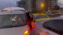 SON DAKİKA&hellip; İstanbul Yenibosna'da zincirleme kaza: 6 ara&ccedil; birbirine girdi!