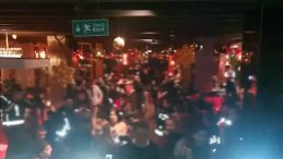 SON DAKİKA&hellip; İşte saniye saniye uyuşturucu baskını! Ekipler narko k&ouml;pekler ile arama yaptı: Can Yaman ve Selen G&ouml;rg&uuml;zel g&ouml;zaltında!