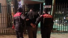 SON DAKİKA&hellip; İzmir'de polise sahte polis kimliği g&ouml;stermişti: Tam 128 su&ccedil;tan arandığı ortaya &ccedil;ıktı!