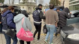 SON DAKİKA&hellip; Kapalı&ccedil;arşı'da kara para operasyonu: 3 ş&uuml;pheli adliyeye sevk edildi