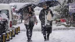 SON DAKİKA&hellip; Meteoroloji&rsquo;den İstanbul i&ccedil;in fırtına ve kar uyarısı! Tarih verildi: Sıcaklıklar 10 derece birden d&uuml;şecek