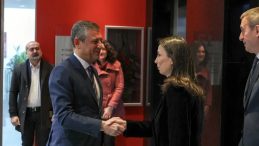 SON DAKİKA&hellip; &Ouml;zg&uuml;r &Ouml;zel, SDG&rsquo;ye verdiği destekle birlikte Suriye&rsquo;deki Ahmed Şara h&uuml;k&uuml;metini eleştirdi!