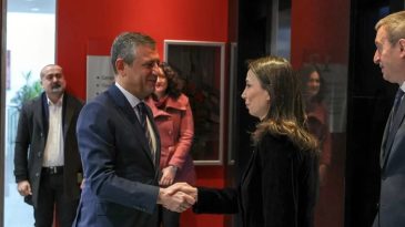 SON DAKİKA&hellip; &Ouml;zg&uuml;r &Ouml;zel, SDG&rsquo;ye verdiği destekle birlikte Suriye&rsquo;deki Ahmed Şara h&uuml;k&uuml;metini eleştirdi!