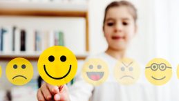 Sosyal Medyaya 15 Yaş Talebi