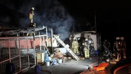 Sultangazi'de Hızla Yayılan Yangın İki İş Yerini Sardı