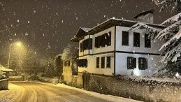 Tarihle Kar Buluştu: Safranbolu'da Kartpostallık Anlar