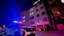 Tartıştığı erkek arkadaşını bı&ccedil;aklayarak &ouml;ld&uuml;rd&uuml;