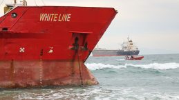 Tekirdağ'da Y&uuml;k Gemisi Karaya Oturdu: Kurtarma &Ccedil;alışmaları Devam Ediyor