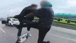 Trafikte Kavga: G&ouml;zaltına Alınma