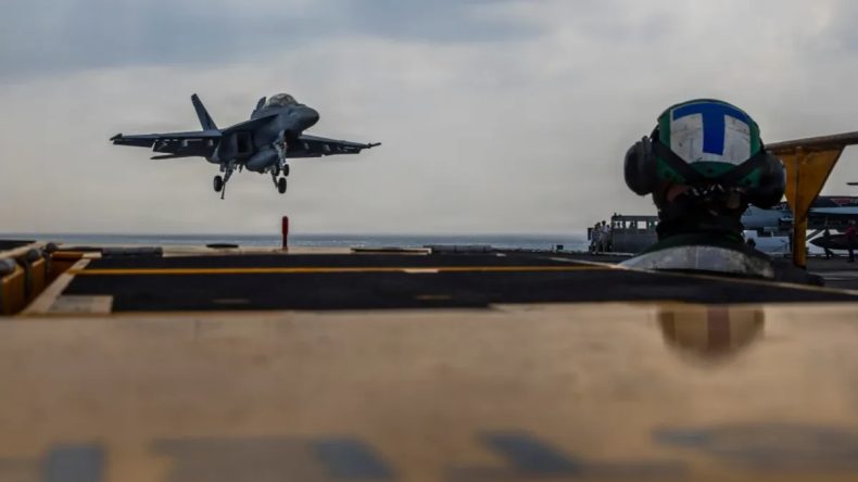 Trump: İran'a Doğru Devasa Bir Donanma Yola &Ccedil;ıkıyor