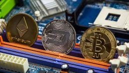 Trump'tan Kripto Paralara Darbe! Bitcoin Sert D&uuml;ş&uuml;ş Yaşadı