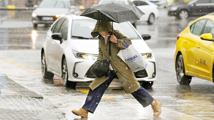 T&uuml;m yurtta kar, bora fırtına… İzlanda buzu gitti, Ukrayna soğukları geldi