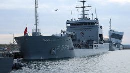 T&uuml;rk Savaş Gemileri Burgaz Limanı'nı Ziyaret Etti