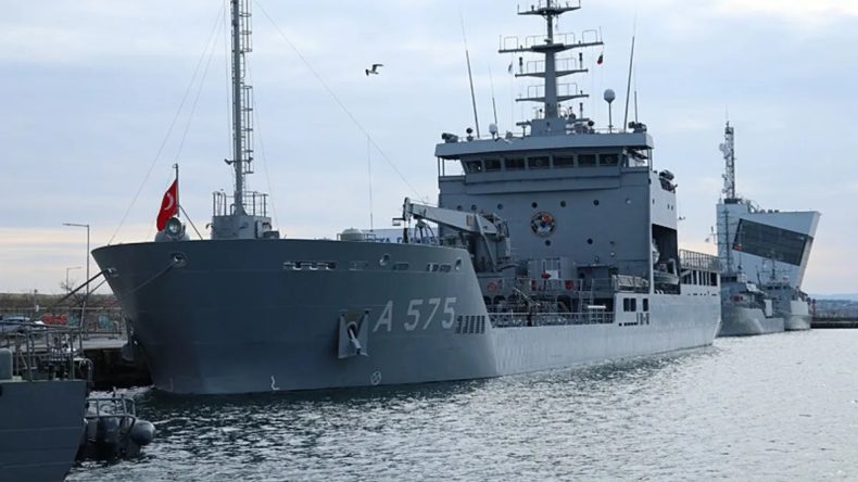 T&uuml;rk Savaş Gemileri Burgaz Limanı'nı Ziyaret Etti