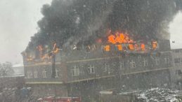 Tuzla'da &Ccedil;akmak &Uuml;retim Fabrikasında Yangın &Ccedil;ıktı