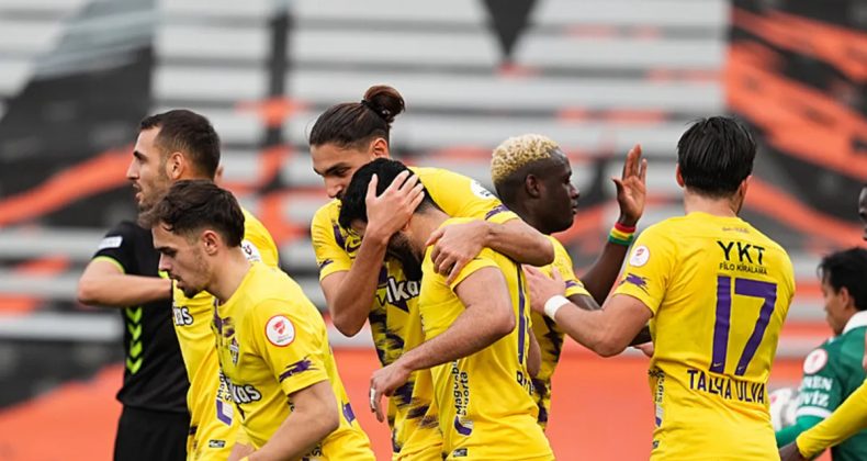 Umut Bozok'un Performansıyla Ey&uuml;pspor T&uuml;rkiye Kupası'nda Zafere Ulaştı!