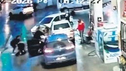 Uslanmaz Hırsız Eve Girip Ara&ccedil; &Ccedil;aldı