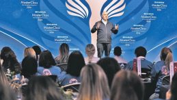 &Uuml;reten kadınlara Halkbank&rsquo;tan b&uuml;y&uuml;k destek