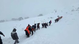 Van'da Bir Ev &Ccedil;ığ Altında Kaldı