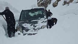 Van'da &Ccedil;ığ Faciası! Bir Aile &Ouml;l&uuml;mden D&ouml;nd&uuml;