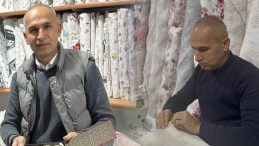 Yanlışlıkla bırakılan kırmızı kutudan &ccedil;ıktı: 2 milyon lira değerinde | 'Sahibini bulduk, bize dua etti'