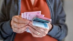 YAŞLI BAKIM SİGORTASI | T&uuml;m sağlık giderleri karşılanacak! Yaşlı bakım sigortasında son durum ne?