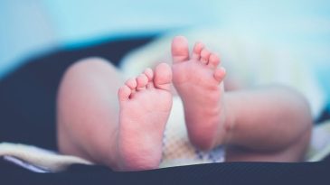 Yeni Doğan Bebeği &Ccedil;&ouml;p&uuml;n Yanına Bırakanlara 21 Yıla Kadar Hapis İstemi