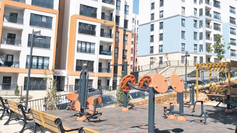 Yıkıldığımız Yerde Ayağa Kalktık