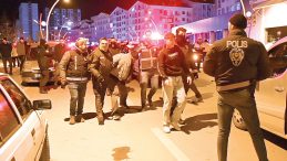 Yılbaşı Gecesi Polise Bı&ccedil;aklı Saldırı