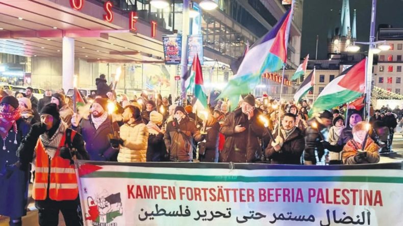 Yılbaşı Kutlamaları Yerine Filistin’e Destek Gösterisi