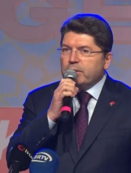 Yılmaz Tun&ccedil;: "Bug&uuml;n ter&ouml;rs&uuml;z T&uuml;rkiye'yi konuşuyorsak kat ettiğimiz mesafe sayesindedir"