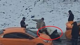 Yol Ortasında Tekmeli ve Yumruklu Saldırı: 5 Kişinin Hedefi Oldu!