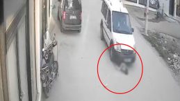 Yola Fırlayan 2 Yaşındaki &Ccedil;ocuk, Aracın Altında Kaldı