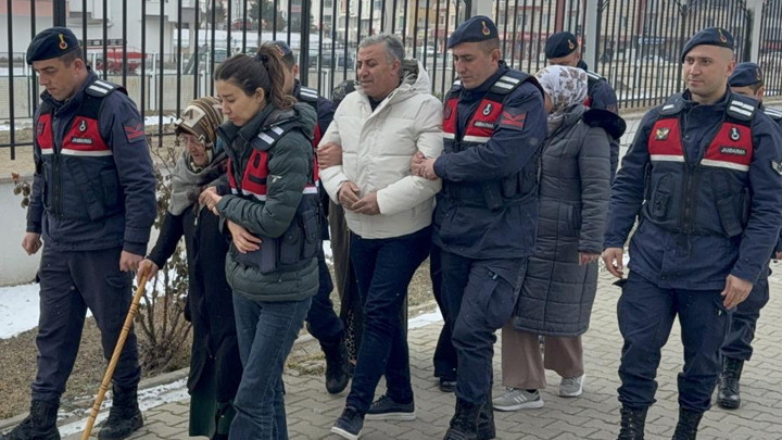 Yozgat'ta 87 Yaşındaki Kadın, &Ouml;len Kardeşinin Kimliğiyle 21 Yıl S&uuml;resince Maaş Almış!