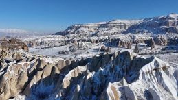 Yurtta Kar Yağışı Etkisini S&uuml;rd&uuml;r&uuml;yor: Kartpostallık Manzaralar Oluştu