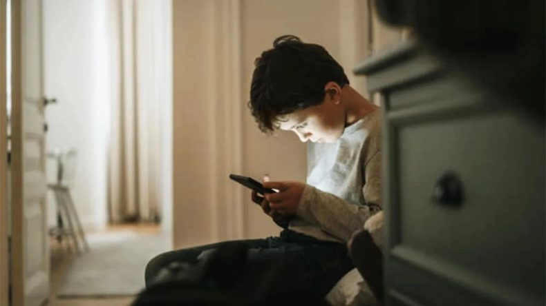 13 Yaş Altı Çocuklar İçin Akıllı Telefon Kullanımı Tehlikeli