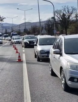 3 Araç Birbirine Girdi: 1’i Ağır 2 Yaralı