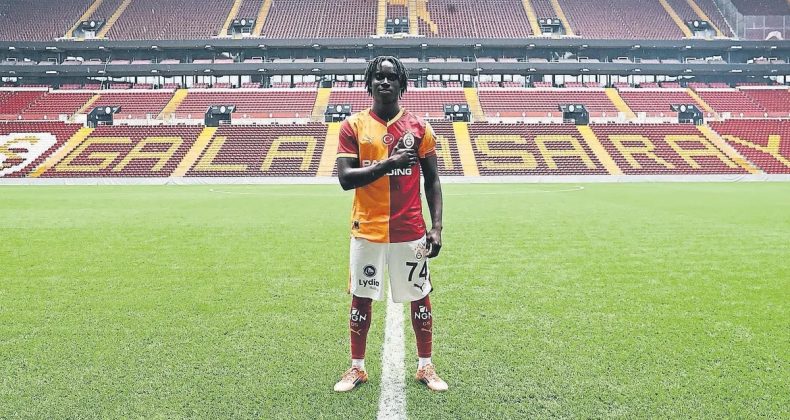 3 Kupa İ&ccedil;in &Ccedil;ifte Kadro