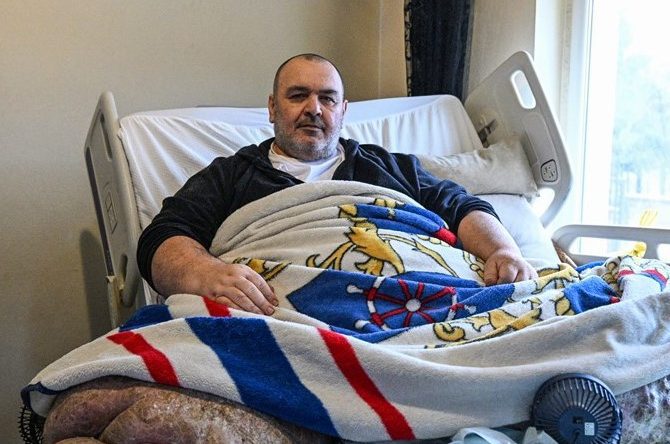 300 Kilogram Ağırlığında Olan Fil Hastası Kişi, Özel Ekip Tarafından Hastaneye Nakledildi