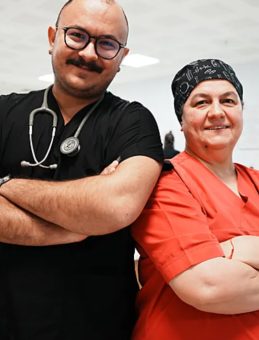 41 Yıllık Bir Hayalin Ger&ccedil;ek Olması: Anne-Oğul Acilde Hayat Kurtarıyor